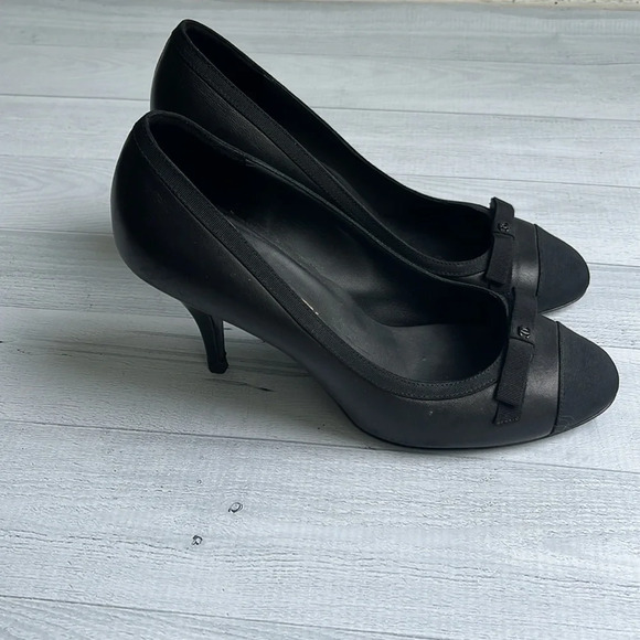 CHANEL Vintage Black Interlocking CC Logo Bow Cap Toe Pumps Size 7 - Picture 3 of 9